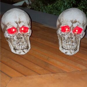 Halloween Skulls with‎ Blinking Eyes